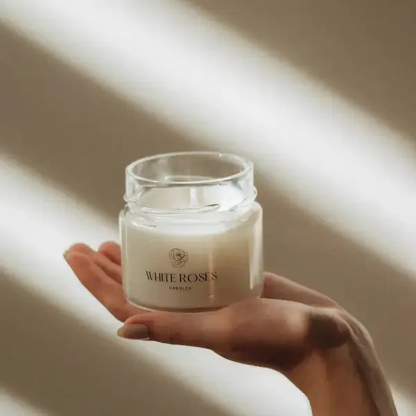 Vela Aromática Baunilha White Roses Candles - Cazehn - 140g